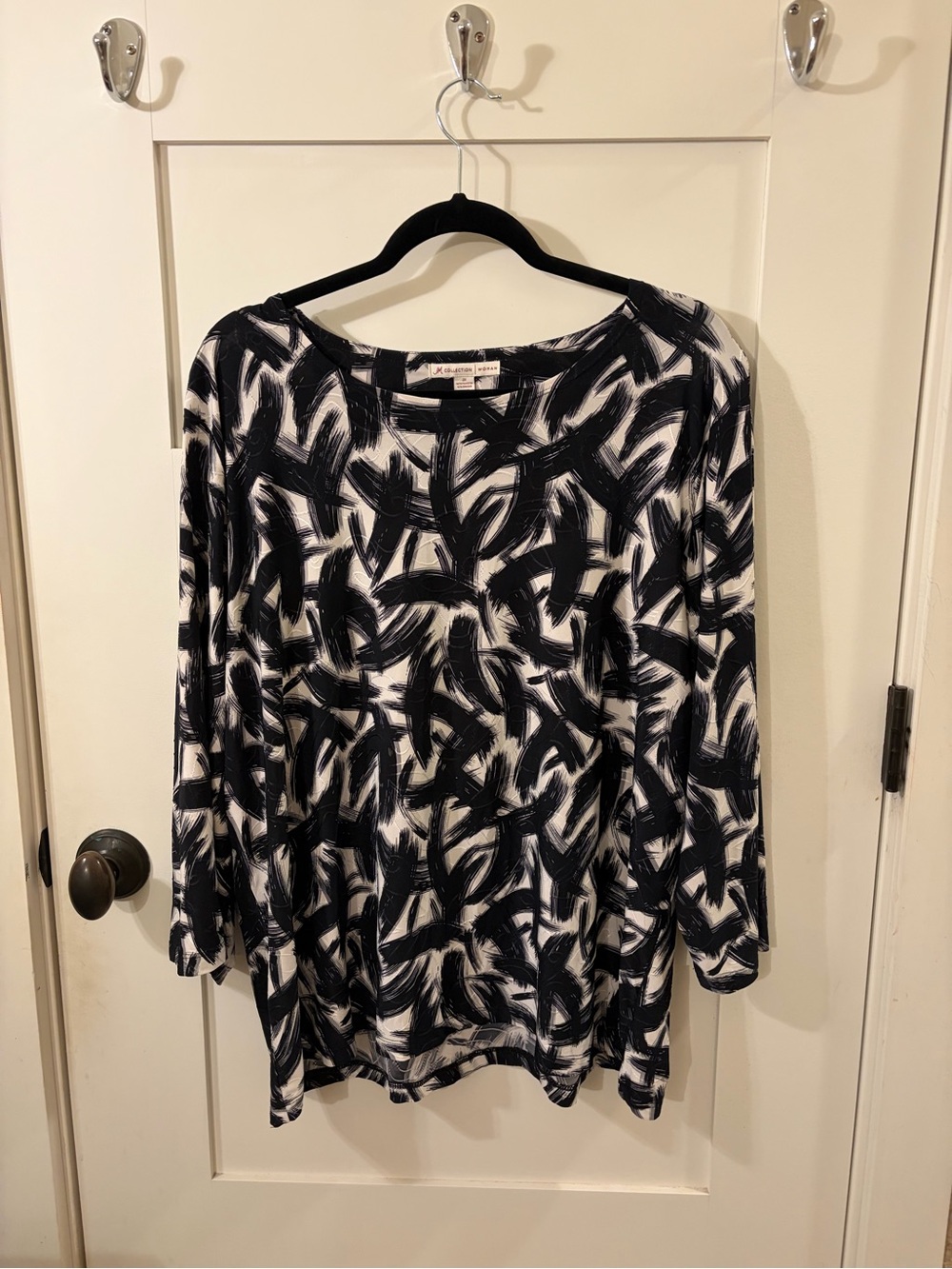 Sag Harbor Black & White Brushstroke Long-Sleeve Tee